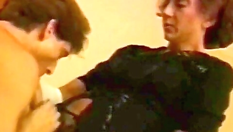 Mature with a nice body gets penetrated by a strapon