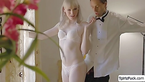 Bareback threesome with a big ass blonde and a small dick