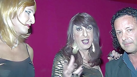 Italian shemale rides a black cock and gets cumshot