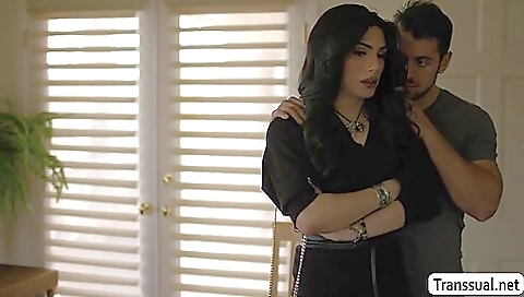 My amateur brunette fucks me with her very good hole