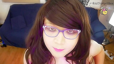 Horny brunette milf fucks herself in amateur video